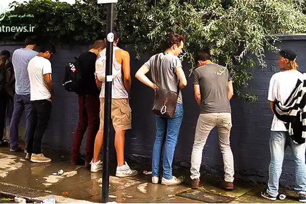 ادرار کردن در خیابان