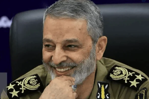 شهید موسوی درحال خندیدن
